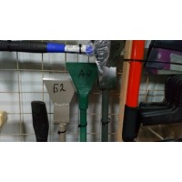 Ледоруб-топор сварной с черенком Б-2 рез.ручка Ледоруб-топор сварной с черенком Б-2 рез.ручка