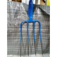 Вилы кованные цельные 4 зуба синие Вилы кованные цельные 4 зуба синие