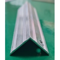 Порог-угол 20*20мм*2,7м Алюминий (ПУ 08) (10 шт/уп) Порог-угол 20*20мм*2,7м Алюминий (ПУ 08) (10 шт/уп)