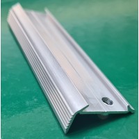 Порог-угол 28,3мм*14мм*2,7м  с антискользящей вставкой  Алюминий (ПУ 07) (10 шт/уп)